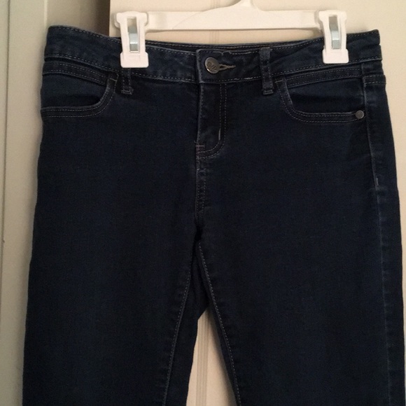 Vera Wang Denim - Vera Wang skinny jean. Dark blue denim